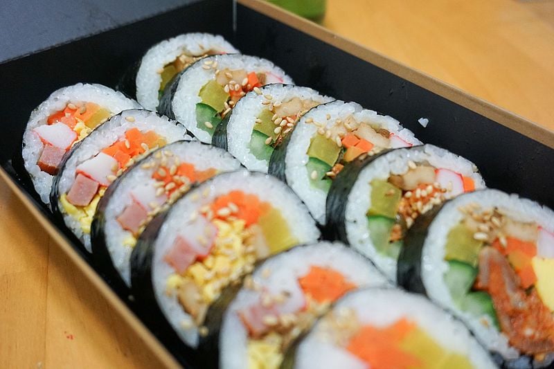 Cách làm cơm cuộn rong biển Hàn Quốc (Kimbap) vừa ngon vừa dễ