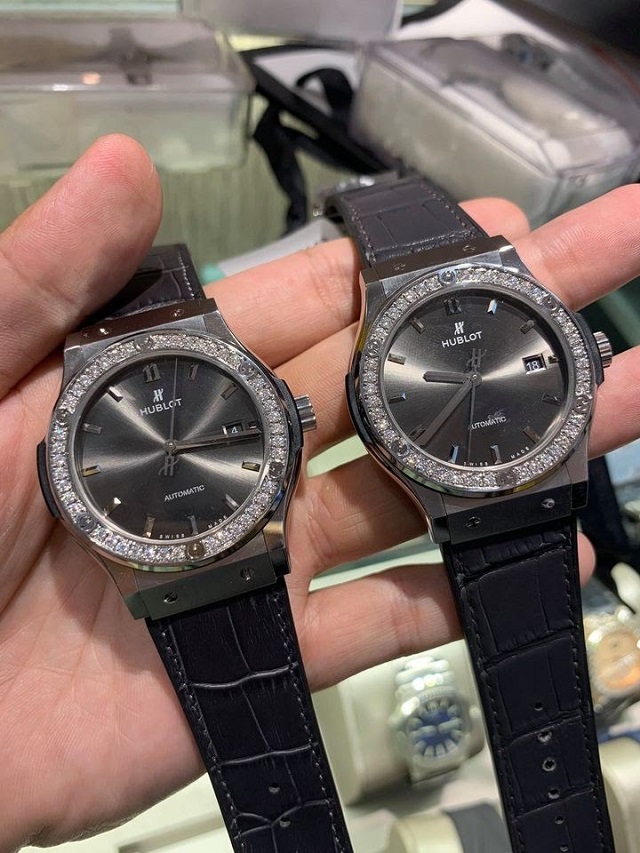 So sánh đồng hồ Hublot Fake cao cấp và Hublot chính hãng !