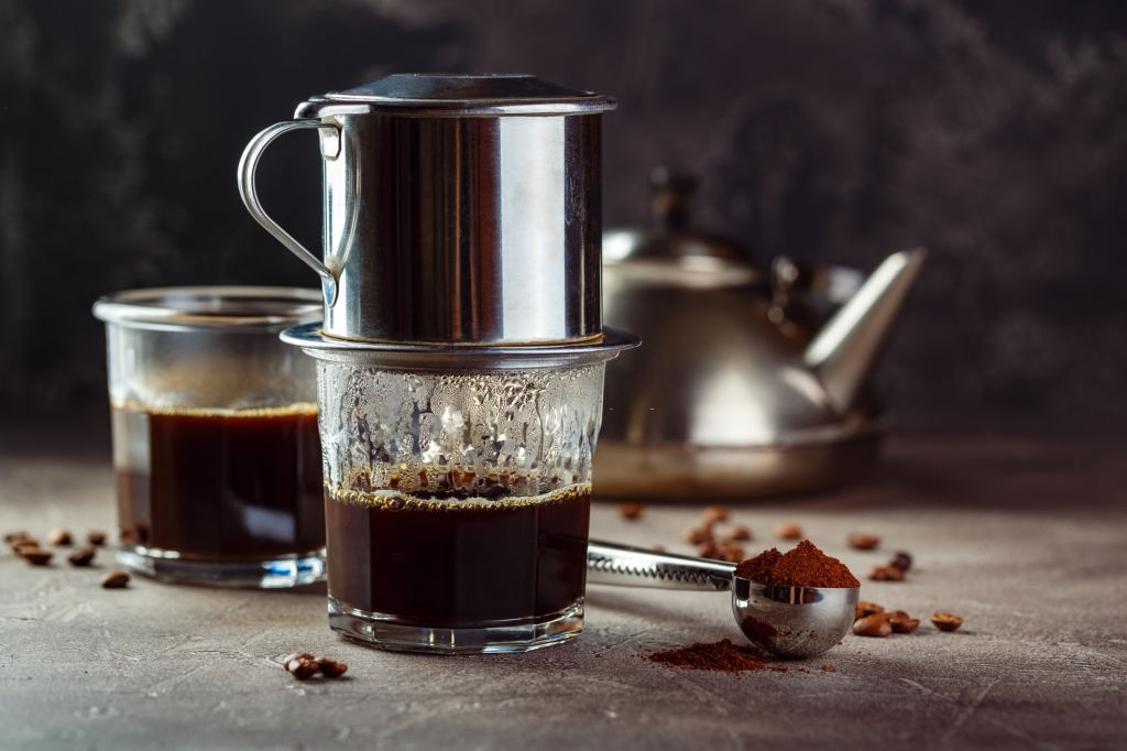 Pha cà phê phin chuẩn vị – D'Latcha Tea & Bistro