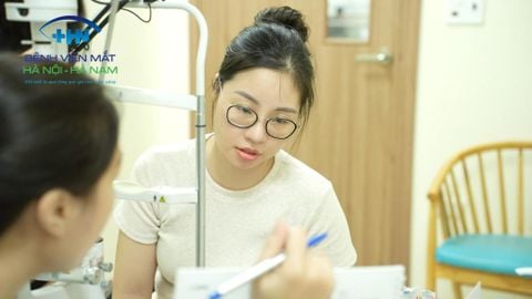 32 tuổi bạn ấy vẫn lựa chọn phẫu thuật cận thị, chúng ta hãy cùng xem những chia sẻ và cảm nhận của bạn ấy nhé!