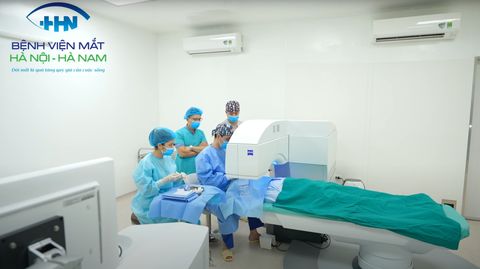 CẬN CẢNH CA PHẪU THUẬT THỊ BẰNG PHƯƠNG PHÁP RELEX SMILE TẠI BỆNH VIỆN MẮT HÀ NỘI - HÀ NAM