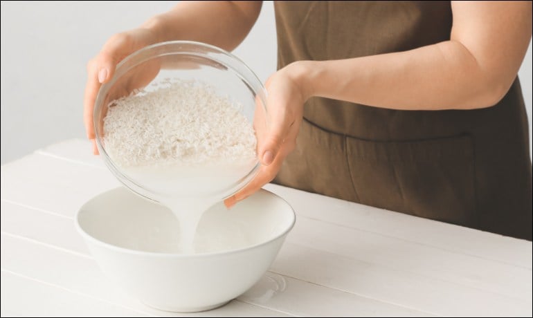 Da mặt bị khô bong tróc phải làm sao, cách chăm sóc đúng?