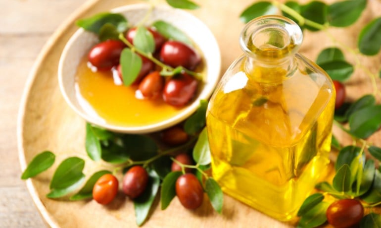 Da mặt bị khô bong tróc phải làm sao, cách chăm sóc đúng?