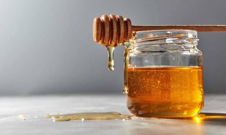 Da mặt bị khô bong tróc phải làm sao, cách chăm sóc đúng?