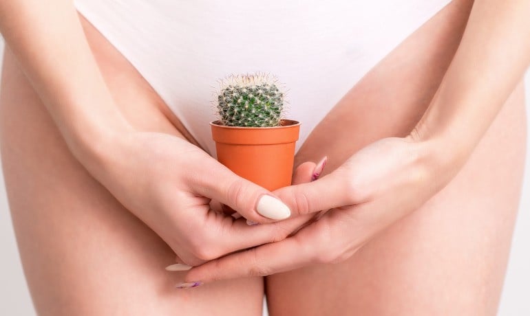 Cách pha nước muối loãng ngâm vùng kín an toàn tại nhà