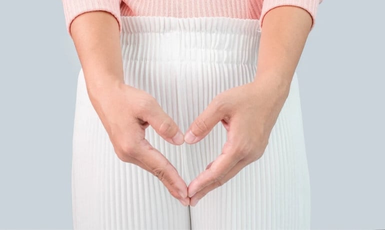 Cách pha nước muối loãng ngâm vùng kín an toàn tại nhà