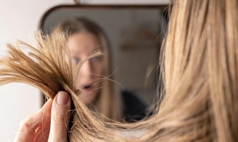 Có nên gội đầu trước khi nhuộm tóc không? Thời điểm gội phù hợp