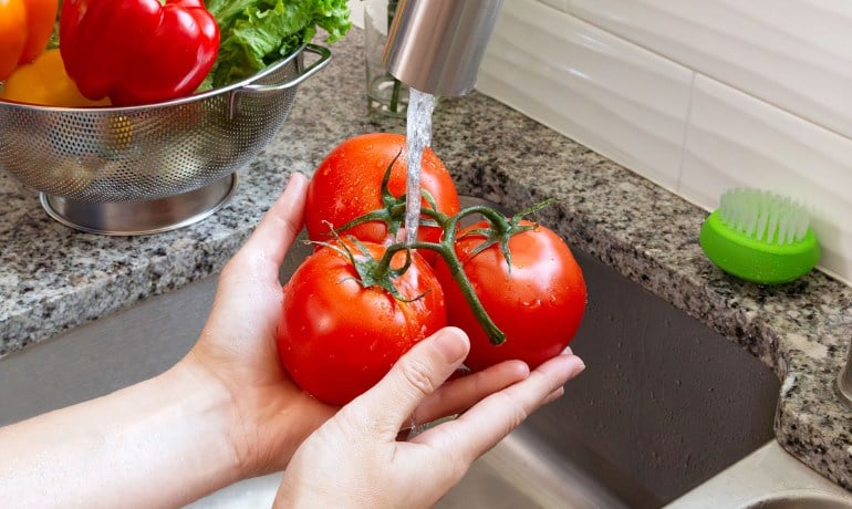 Cách khử mùi tanh của cá dính trên tay nhanh chóng