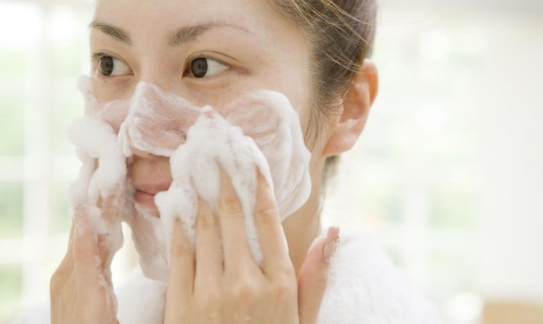 Một ngày nên rửa mặt mấy lần để da sạch mà không bị khô?