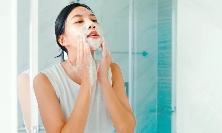 Một ngày nên rửa mặt mấy lần để da sạch mà không bị khô?