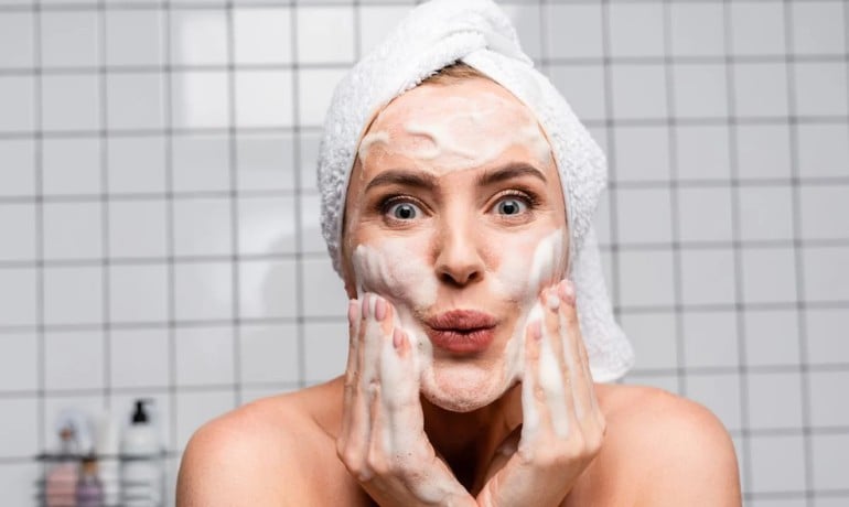Một ngày nên rửa mặt mấy lần để da sạch mà không bị khô?