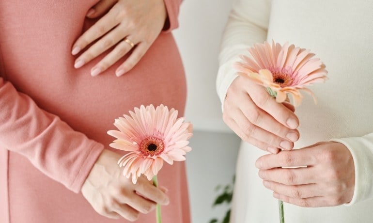 Có nên rửa vùng kín bằng nước muối sinh lý? Sai lầm phổ biến