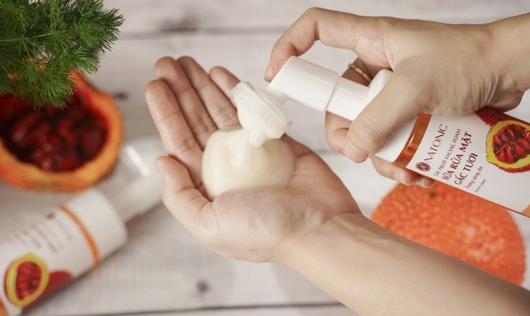 Sữa rửa mặt có làm trắng da không? Cách sử dụng dưỡng trắng hiệu quả