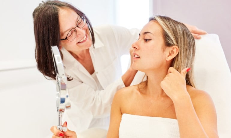 Cách phân biệt và điều trị các loại mụn trên khuôn mặt