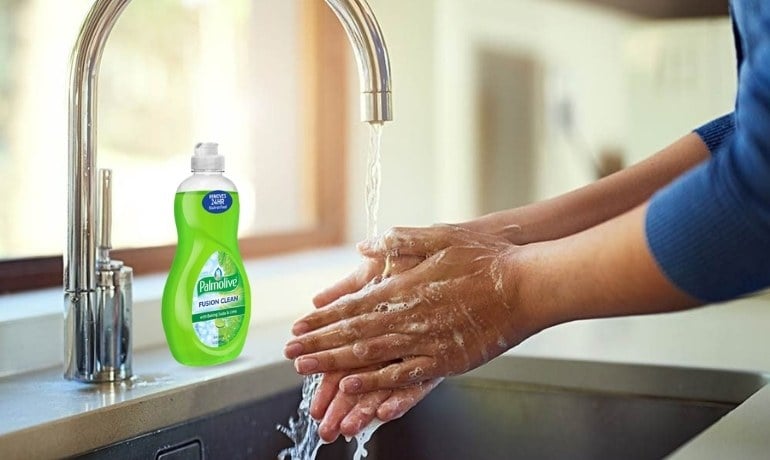 Rửa tay bằng nước rửa chén có sao không? Cách dùng đúng