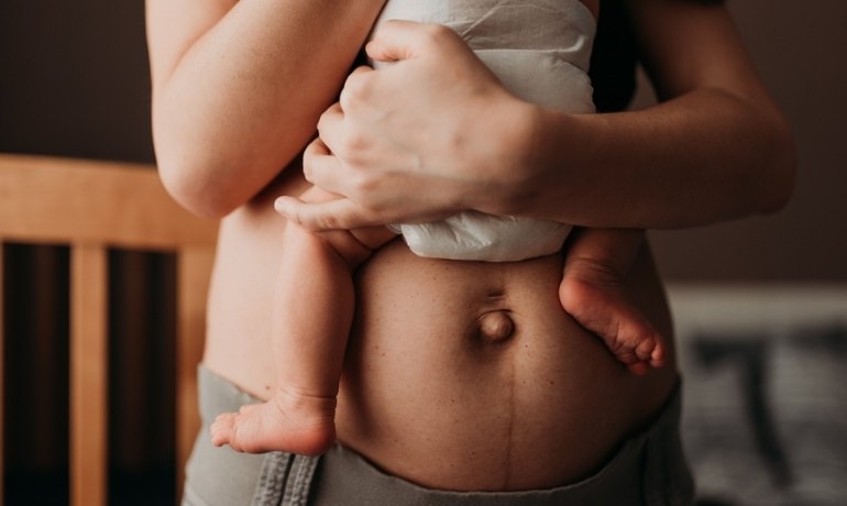 Rửa vùng kín bằng nước lạnh có sao không, có tác hại gì?