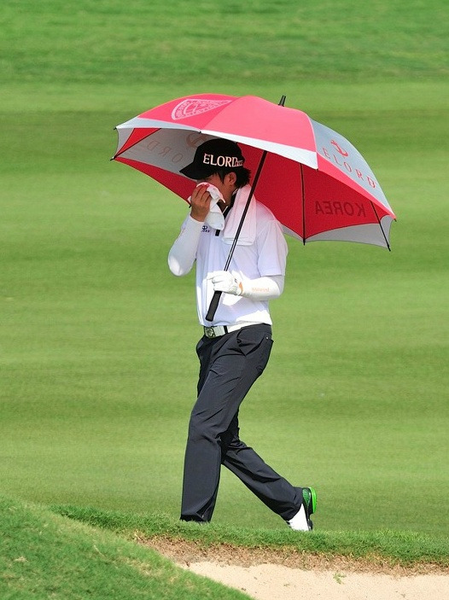 Người chơi golf đấu với Người chơi bóng chày