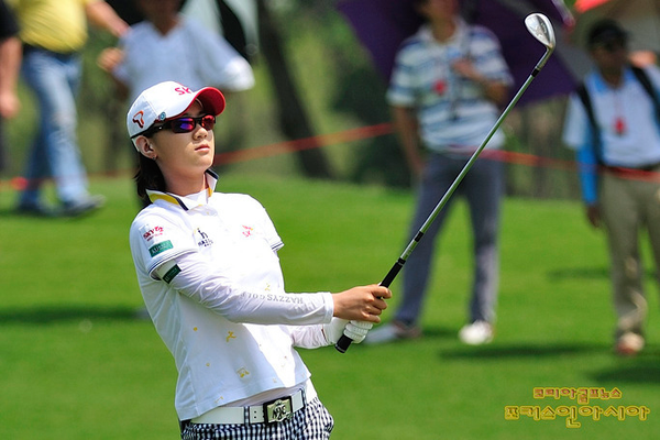 Người chơi golf đấu với Người chơi bóng chày