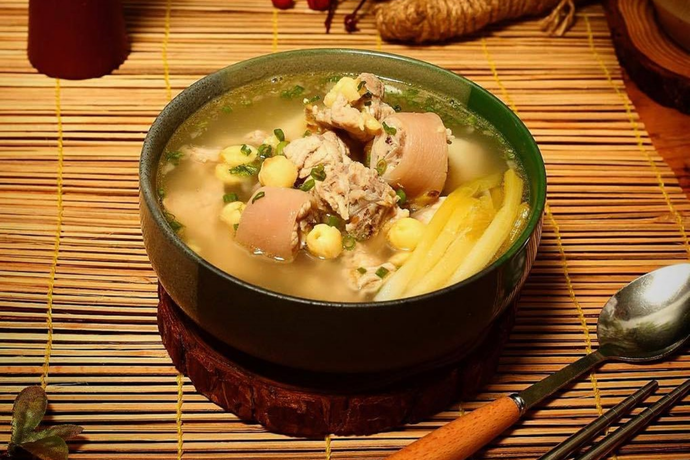 Cách Làm Món Đuôi Heo Hầm Ngũ Vị Bổ Dưỡng Cho Gia Đình