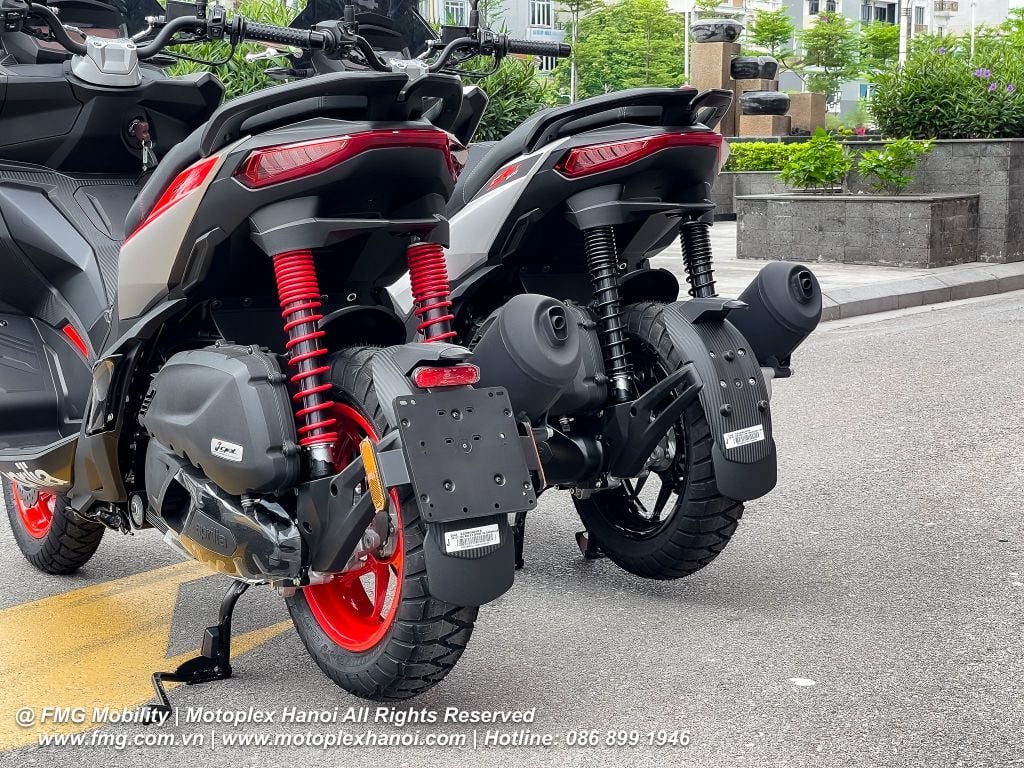 Phuộc sau giảm chấn thuỷ lực kép Showa hành trình 102mm đặc biệt có thể tuỳ chỉnh 5 chế độ