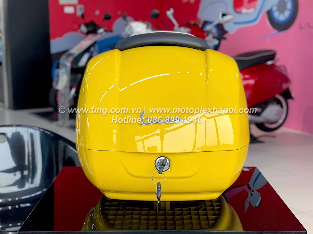 Thùng Đồ 36L Vespa GTS & Vespa GTV - Giallo Estate 983A - CM273352 chính hãng tại Motoplex Hanoi | FMG.COM.VN