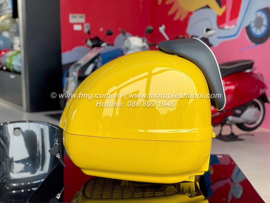 Thùng Đồ 36L Vespa GTS & Vespa GTV - Giallo Estate 983A - CM273352 chính hãng tại Motoplex Hanoi | FMG.COM.VN