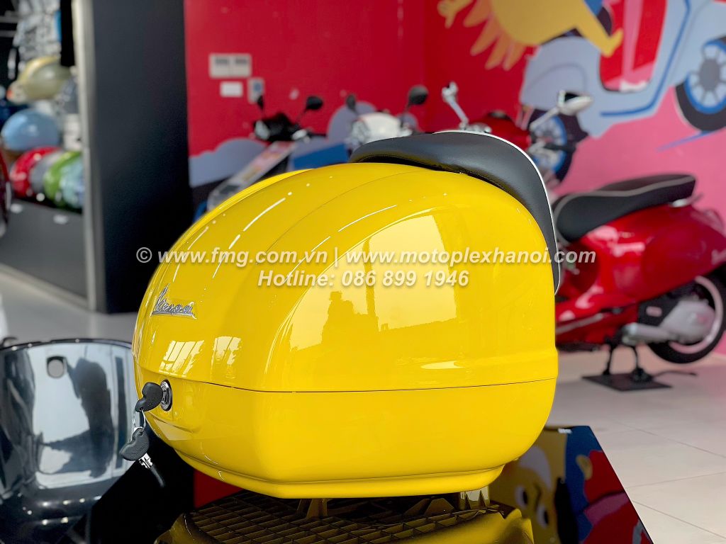 Thùng Đồ 36L Vespa GTS & Vespa GTV - Giallo Estate 983A - CM273352 chính hãng tại Motoplex Hanoi | FMG.COM.VN