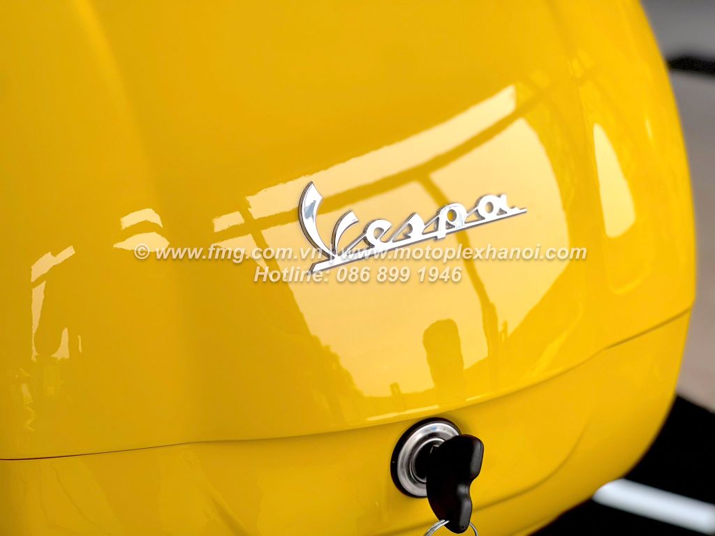 Thùng Đồ 36L Vespa GTS & Vespa GTV - Giallo Estate 983A - CM273352 chính hãng tại Motoplex Hanoi | FMG.COM.VN