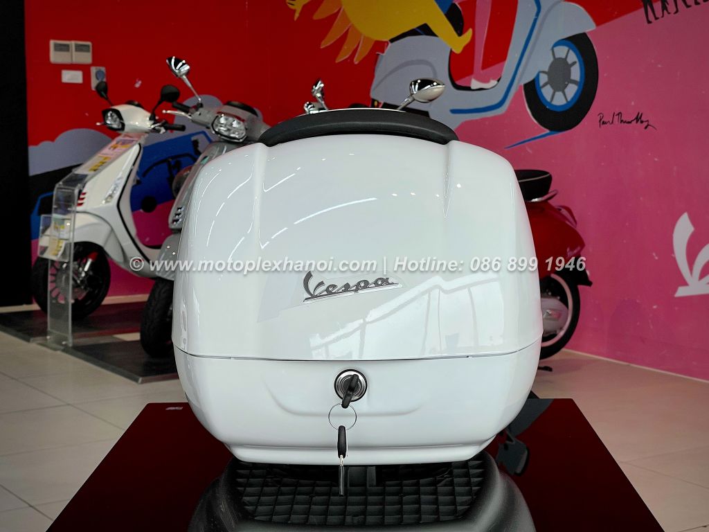 Thùng Đựng Đồ 36 Lit Vespa GTS & Vespa GTV - White Montebianco / Innocenza 544 có Tựa lưng B/W Piping Chính Hãng - CM273304 chính hãng tại Motoplex Hanoi