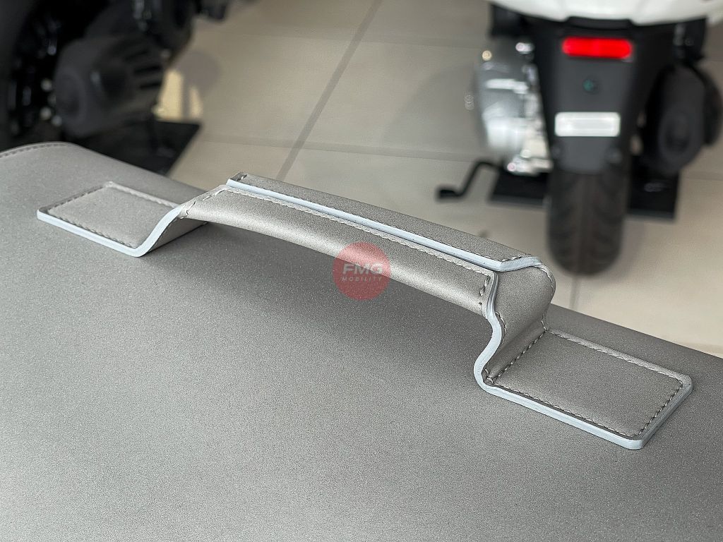 Túi Da Sau Vespa 946 Snake Cao Cấp 30 Lít - 1B012501 tại FMG Mobility | Motoplex Hanoi