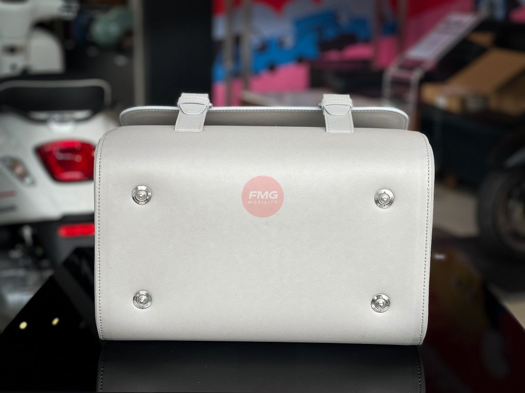 Túi Da Sau Vespa 946 Snake Cao Cấp 30 Lít - 1B012501 tại FMG Mobility | Motoplex Hanoi