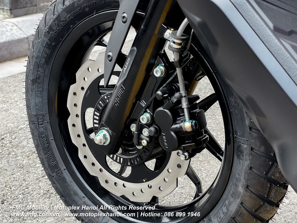 Aprilia SR GT 200 sử dụng hệ thống phanh ABS của Bosch với đĩa phanh đơn đường kính 260mm với heo phanh Nissin