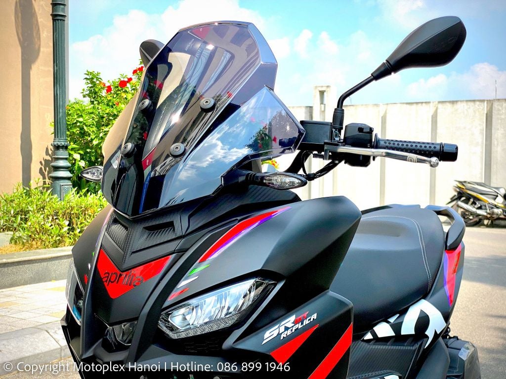 Kính chắn gió thiết kế ADV trên Aprilia SR GT Replica