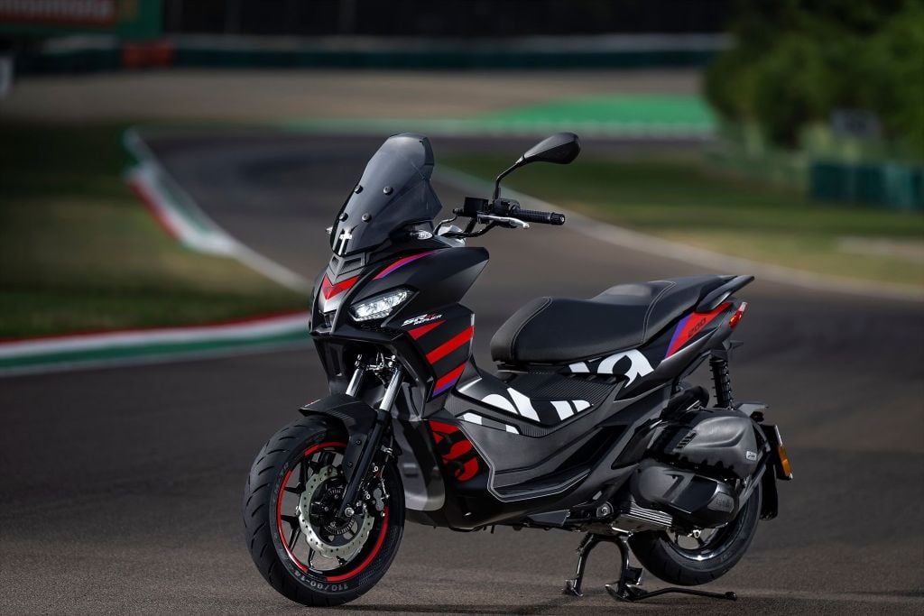 Aprilia SR GT Replica được trang tiện nghi hiện đại, thỏa mãn những bản năng phiêu lưu