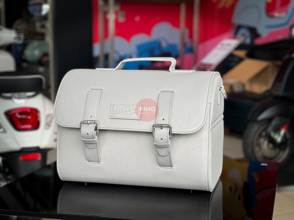 Túi Da Sau Vespa 946 Snake Cao Cấp 30 Lít - 1B012501 tại FMG Mobility | Motoplex Hanoi