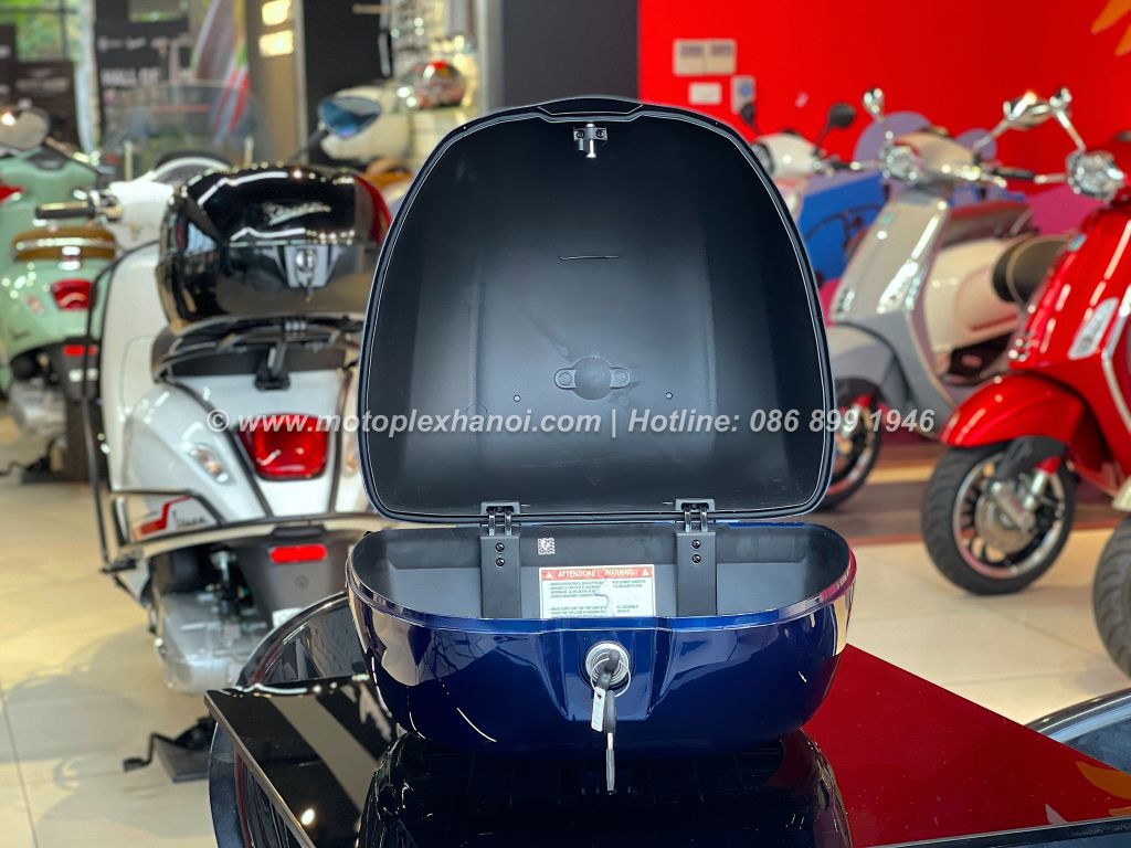 Thùng Đồ 32L Vespa Primavera & Vespa Sprint - Blue Energia 289/A - CM272926 chính hãng tại Motoplex Hanoi