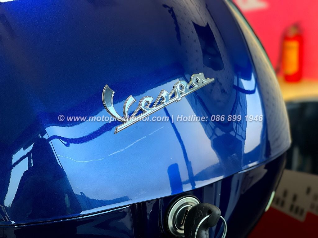 Thùng Đồ 32L Vespa Primavera & Vespa Sprint - Blue Energia 289/A - CM272926 chính hãng tại Motoplex Hanoi