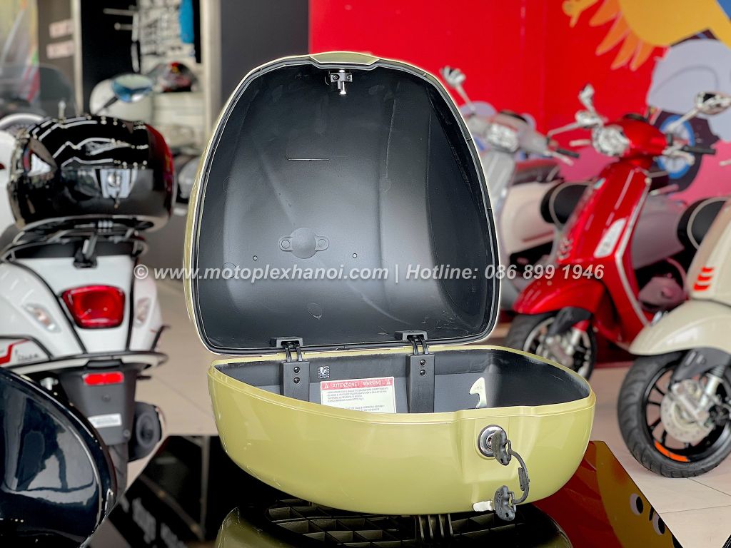 Thùng Đồ 32L Vespa Primavera & Vespa Sprint - 75 Years Yellow - CM272945 chính hãng tại Motoplex Hanoi