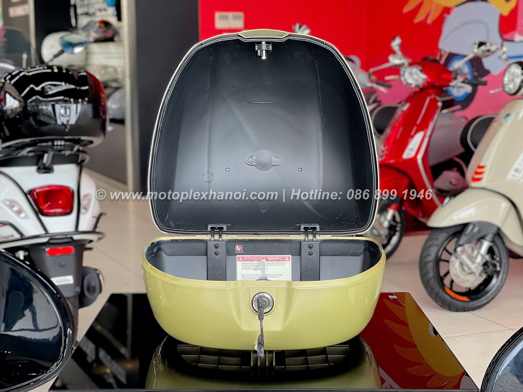 Thùng Đồ 32L Vespa Primavera & Vespa Sprint - 75 Years Yellow - CM272945 chính hãng tại Motoplex Hanoi