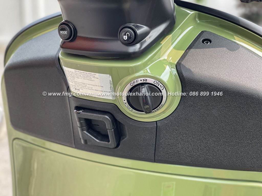 Chìa khóa thông minh (Keyless) – Khởi động, khóa/mở xe không cần chìa.