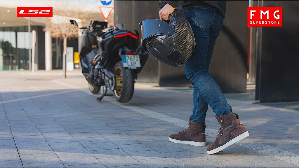 Giày Moto LS2 Downtown Man có thiết kế hiện đại, trẻ trung và phù hợp “mix and match” nhiều phong cách khác nhau