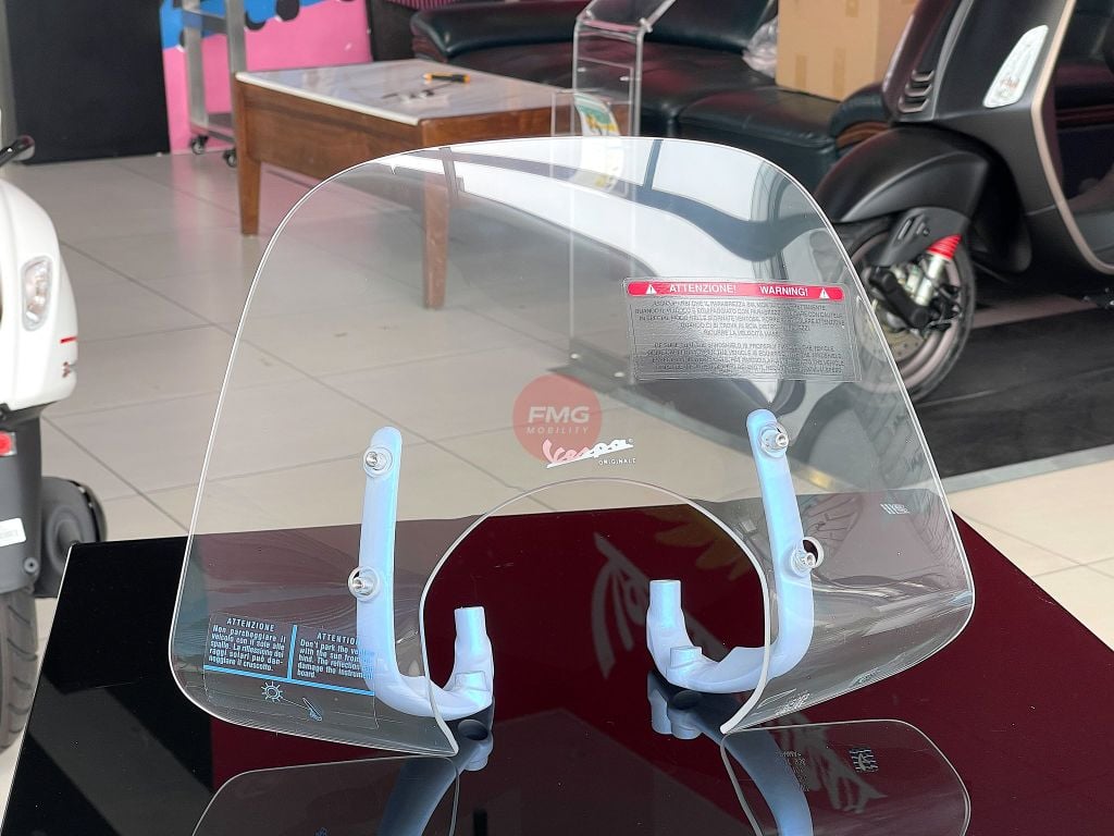 Kính Chắn Gió Màu Trong Vespa 946 Snake Chính Hãng Tại FMG Mobility | Motoplex Hanoi