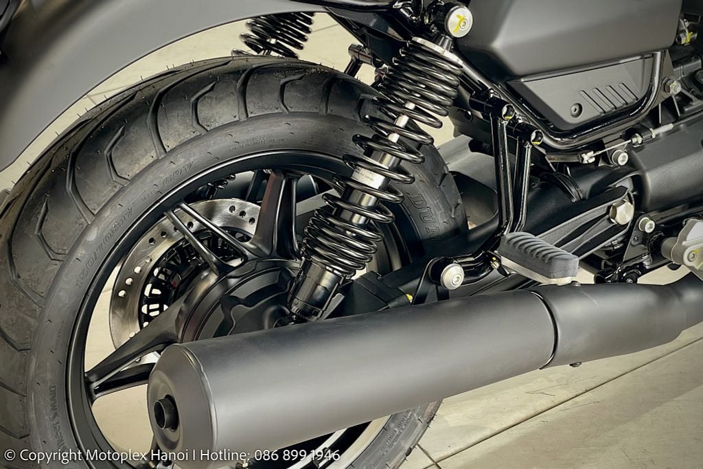 Gắp đôi mang lại sự ổn định, cân bằng tuyệt đối trên Moto Guzzi V7