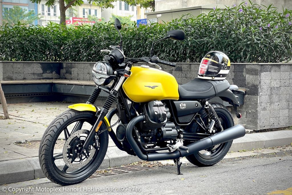 Moto Guzzi V7 Stone tại Motoplex Hanoi