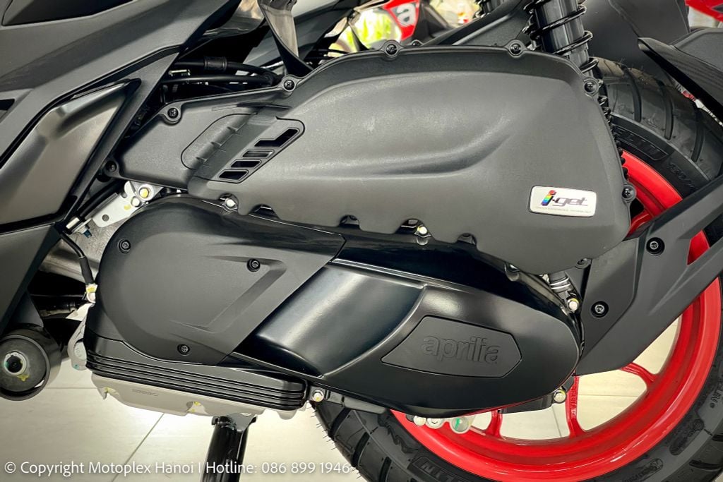 Aprilia SR GT 200 Sport trang bị động cơ 174 cc mới, xi-lanh đơn, 4 thì, 4 van cho công suất cực đại 13kW ( 17,4 mã lực)