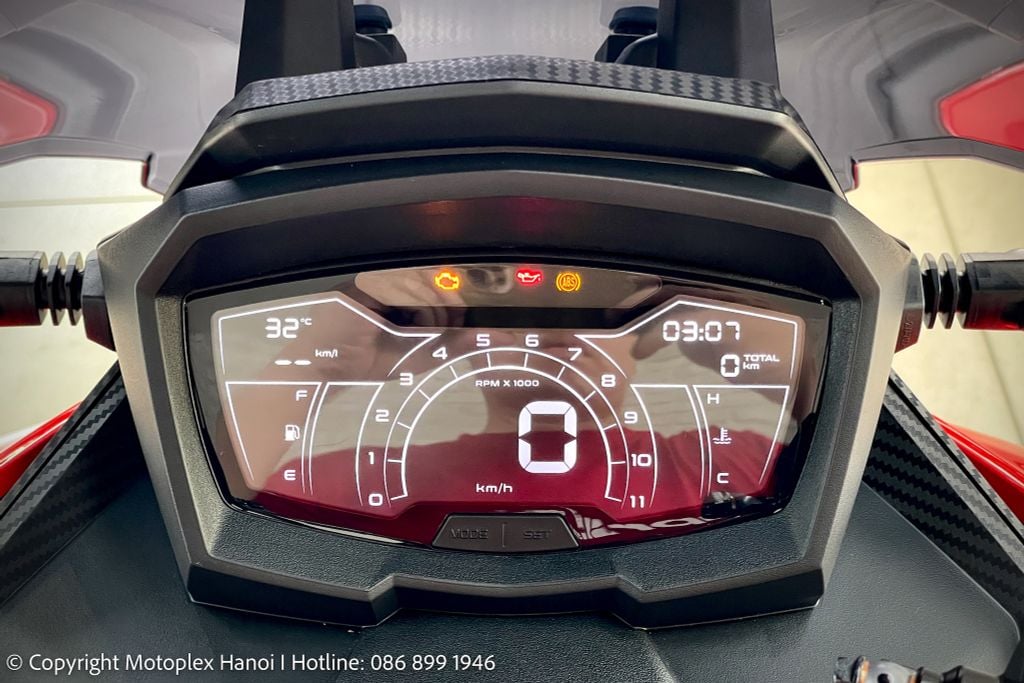 Bảng đồng hồ LCD tân tiến cỡ lớn trên Aprilia SR GT 200 Sport