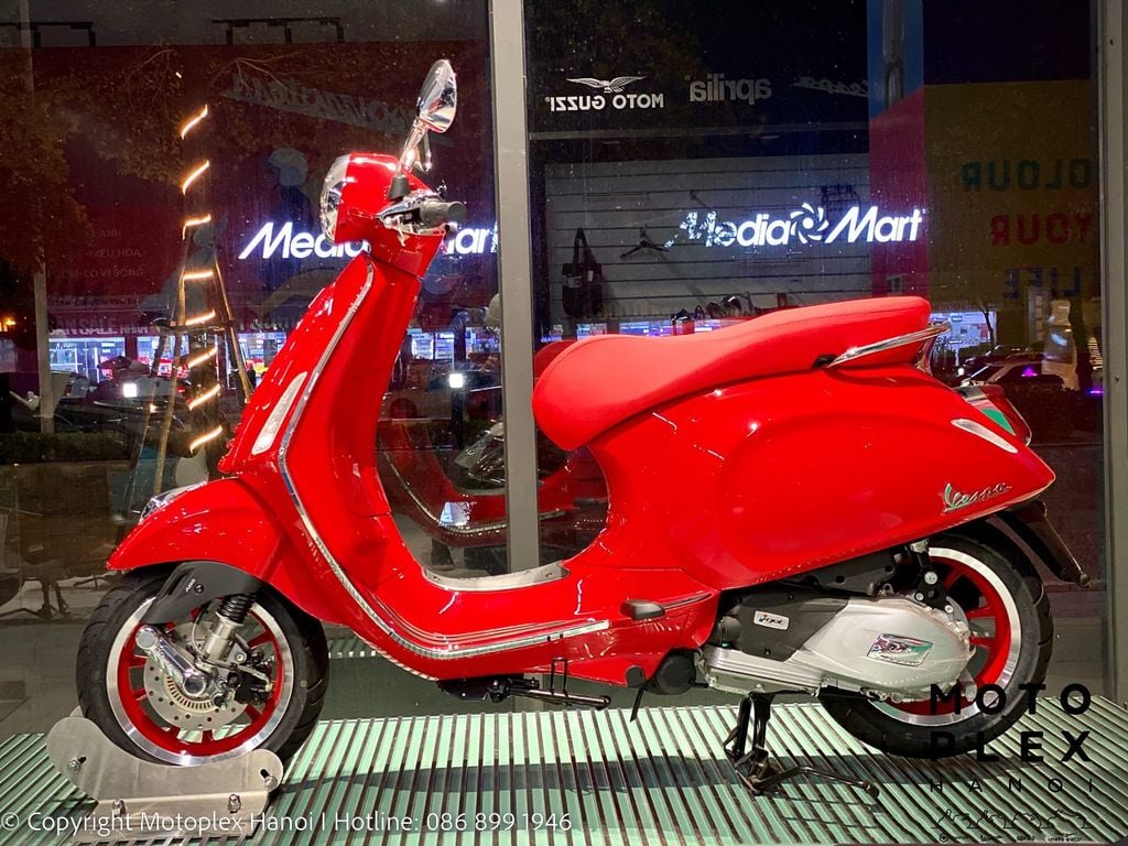 Vespa Primavera Red 125