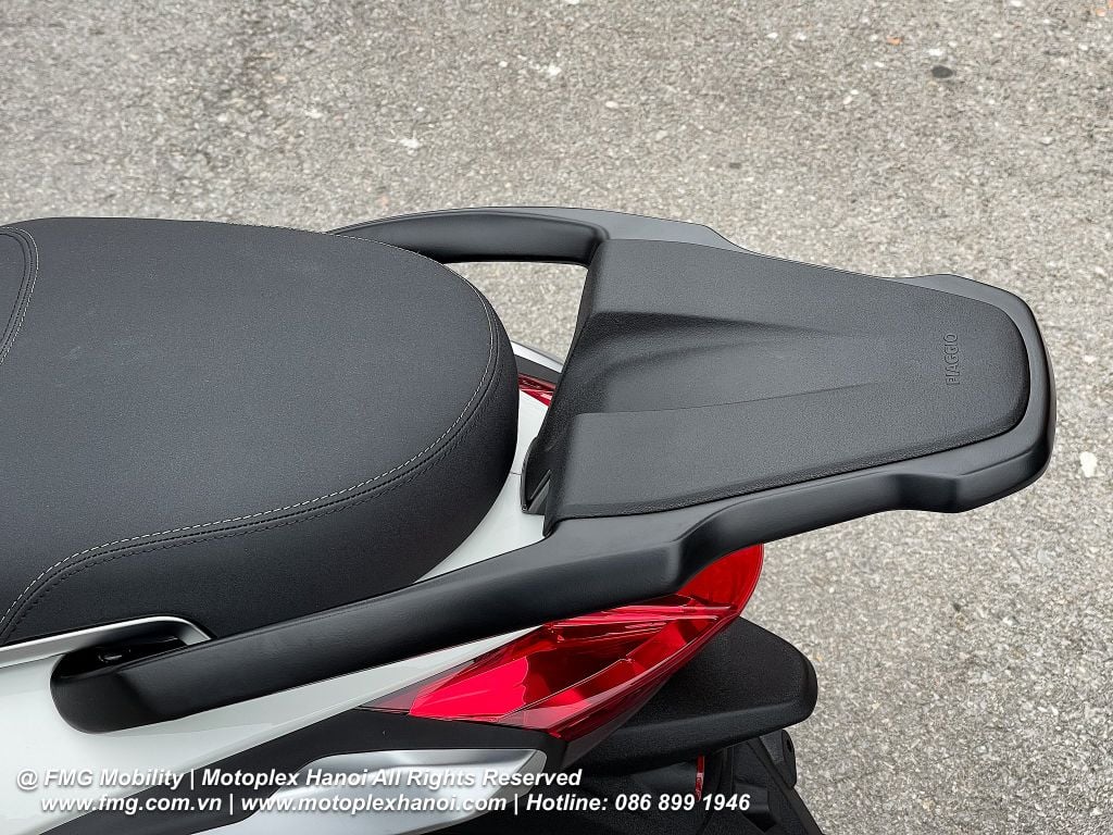 Tay dắt sau mới bằng alunimium mới tạo nên sự phá cách cho Piaggio Liberty S