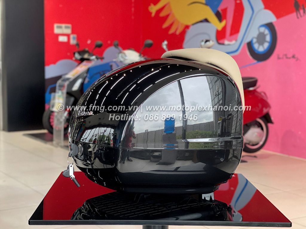 Thùng Đồ 36L Vespa GTS & Vespa GTV - Black Vulcano 98/A - CM273324 chính hãng tại Motoplex Hanoi | FMG.COM.VN