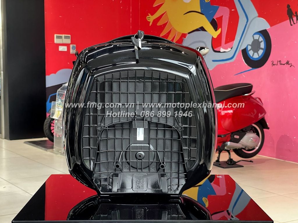 Thùng Đồ 36L Vespa GTS & Vespa GTV - Black Vulcano 98/A - CM273324 chính hãng tại Motoplex Hanoi | FMG.COM.VN